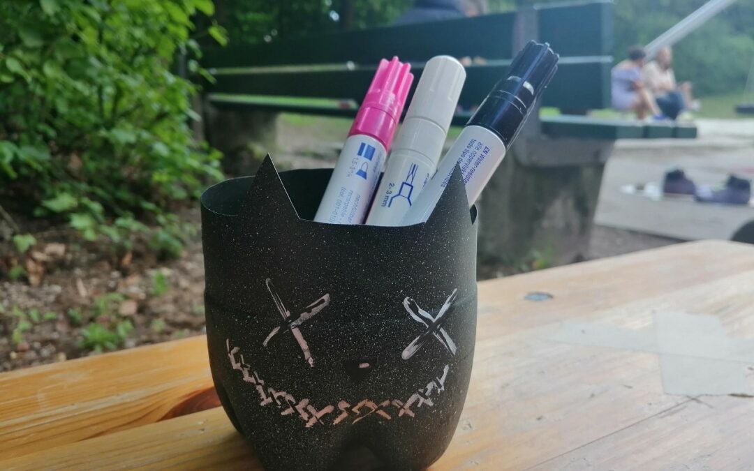 DIY Upcycling: Stiftehalter aus Plastikflasche
